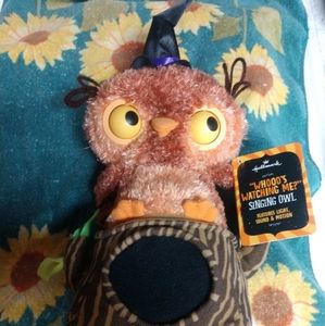 Hallmark(R) Singing Owl NWT
